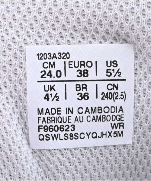 asics รองเท้าผ้าใบ