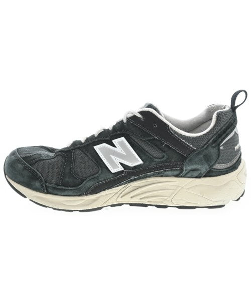 New Balance รองเท้าผ้าใบ