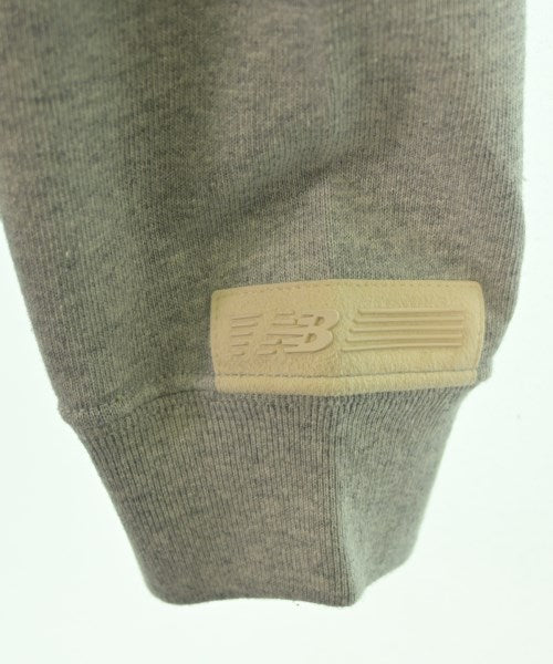 New Balance เสื้อยืด/เสื้อท็อปส์