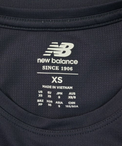 New Balance เสื้อยืด/เสื้อท็อปส์