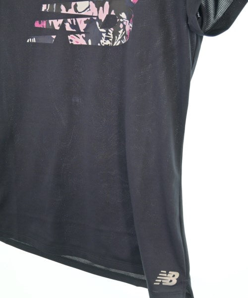 New Balance เสื้อยืด/เสื้อท็อปส์