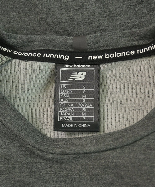 New Balance เสื้อยืด/เสื้อท็อปส์