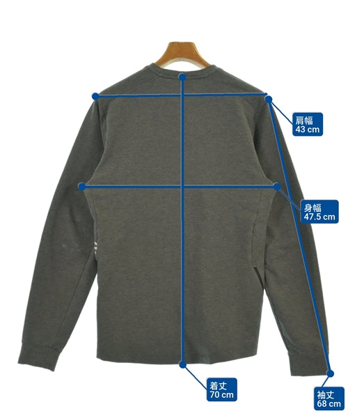 New Balance เสื้อยืด/เสื้อท็อปส์