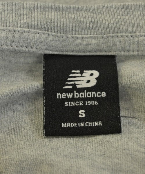 New Balance เสื้อยืด/เสื้อท็อปส์