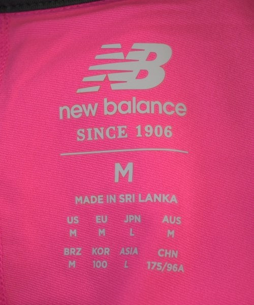 New Balance เสื้อยืด/เสื้อท็อปส์