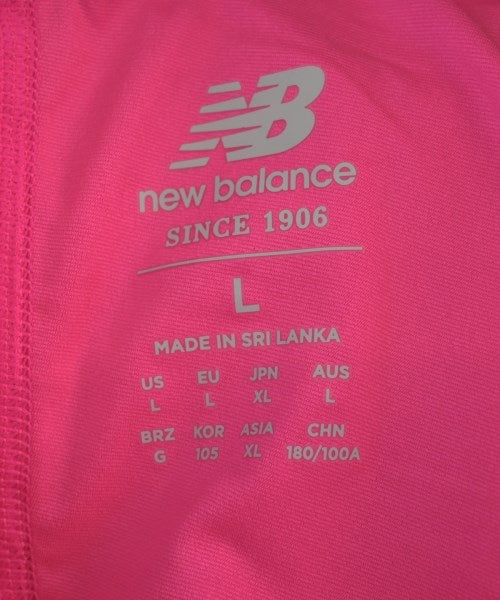 New Balance เสื้อยืด/เสื้อท็อปส์