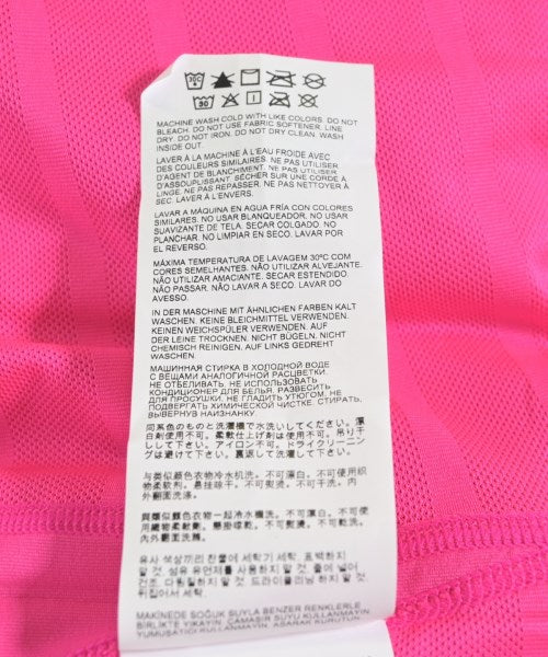 New Balance เสื้อยืด/เสื้อท็อปส์