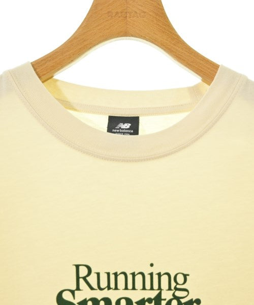 New Balance เสื้อยืด/เสื้อท็อปส์