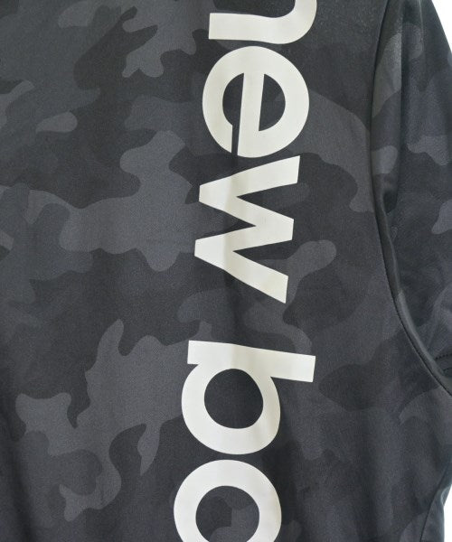 New Balance เสื้อยืด/เสื้อท็อปส์