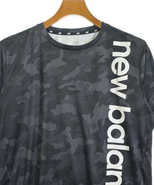 New Balance เสื้อยืด/เสื้อท็อปส์