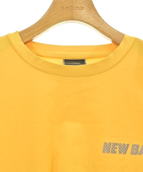 New Balance เสื้อยืด/เสื้อท็อปส์