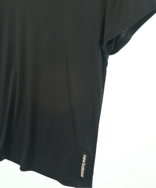 New Balance เสื้อยืด/เสื้อท็อปส์