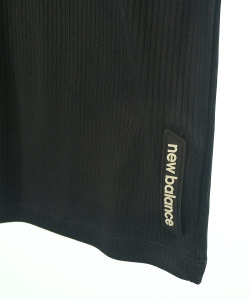 New Balance เสื้อยืด/เสื้อท็อปส์