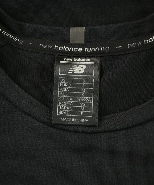 New Balance เสื้อยืด/เสื้อท็อปส์