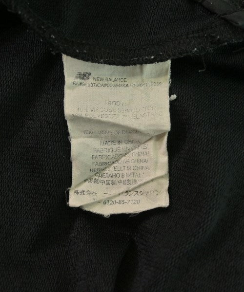 New Balance เสื้อยืด/เสื้อท็อปส์