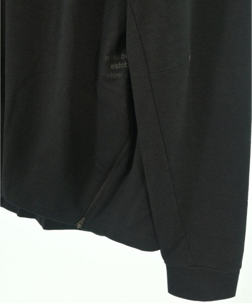 New Balance เสื้อยืด/เสื้อท็อปส์