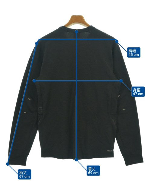 New Balance เสื้อยืด/เสื้อท็อปส์