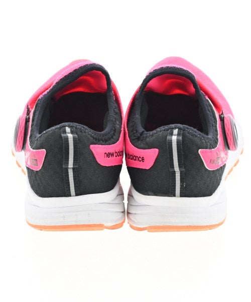 New Balance รองเท้าผ้าใบ