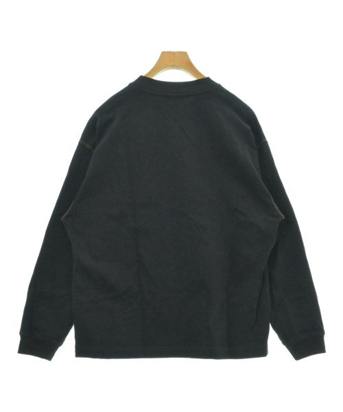 New Balance เสื้อยืด/เสื้อท็อปส์