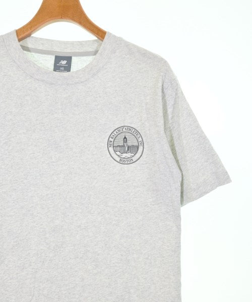 New Balance เสื้อยืด/เสื้อท็อปส์