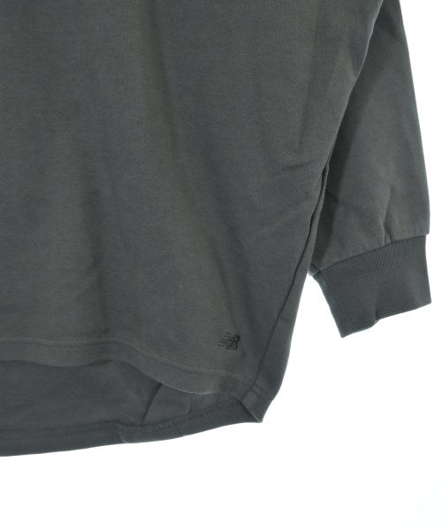 New Balance เสื้อยืด/เสื้อท็อปส์