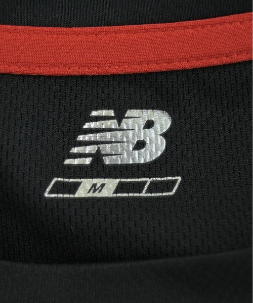 New Balance เสื้อยืด/เสื้อท็อปส์