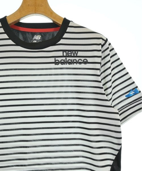New Balance เสื้อยืด/เสื้อท็อปส์