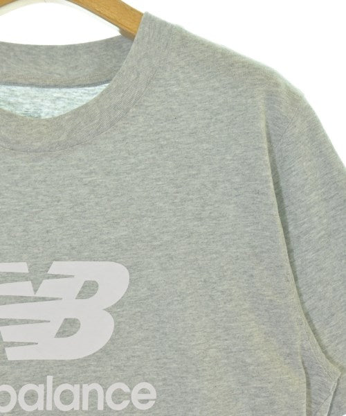 New Balance เสื้อยืด/เสื้อท็อปส์