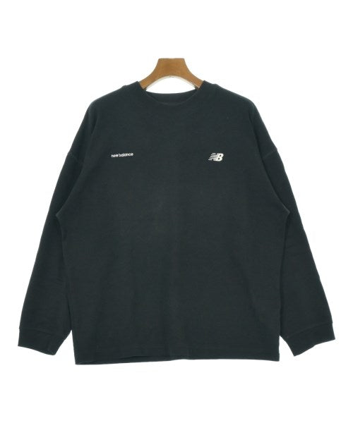 New Balance เสื้อยืด/เสื้อท็อปส์