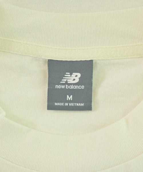New Balance เสื้อยืด/เสื้อท็อปส์