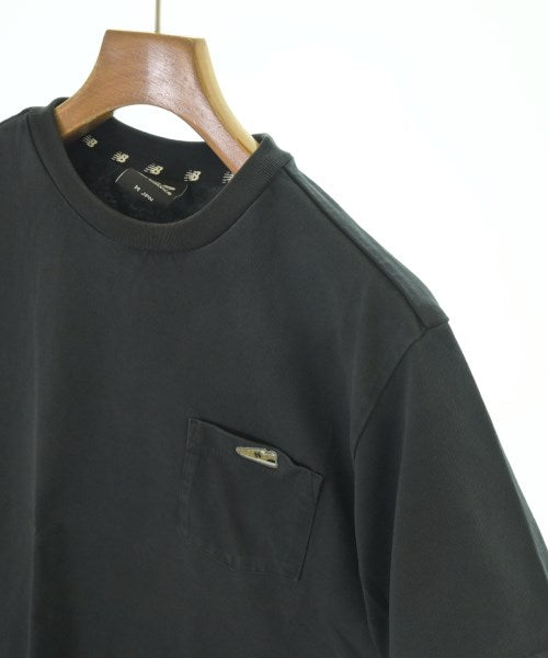 New Balance เสื้อยืด/เสื้อท็อปส์