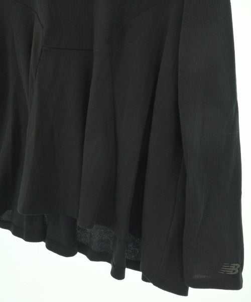 New Balance เสื้อยืด/เสื้อท็อปส์