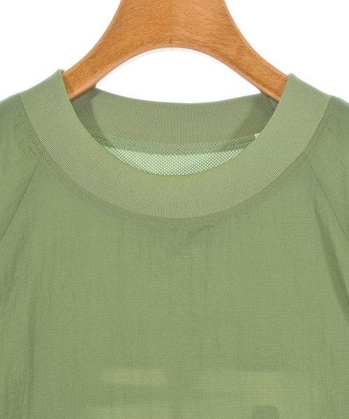 New Balance เสื้อยืด/เสื้อท็อปส์