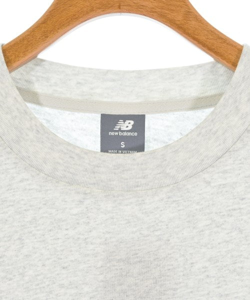 New Balance เสื้อยืด/เสื้อท็อปส์