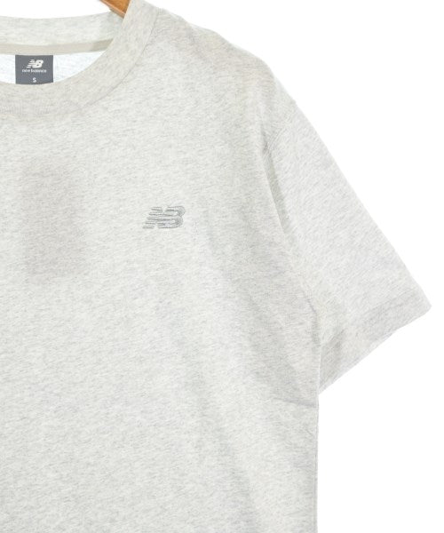 New Balance เสื้อยืด/เสื้อท็อปส์