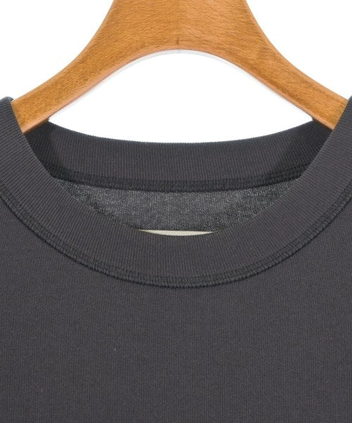 New Balance เสื้อยืด/เสื้อท็อปส์