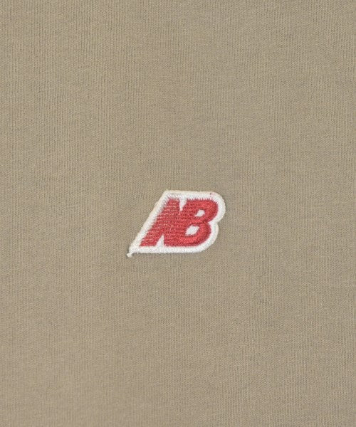 New Balance เสื้อยืด/เสื้อท็อปส์