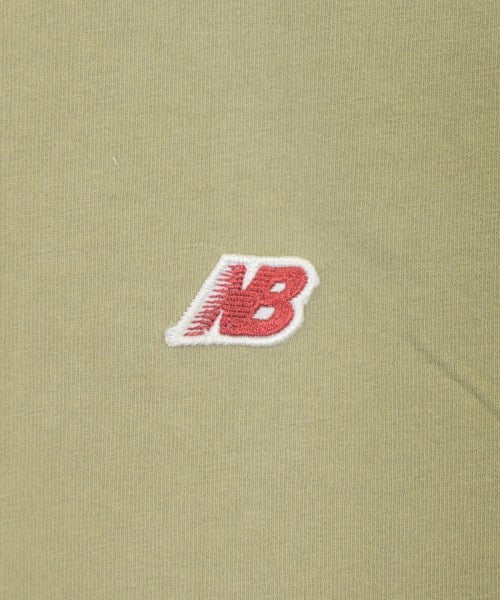 New Balance เสื้อยืด/เสื้อท็อปส์