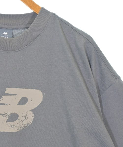 New Balance เสื้อยืด/เสื้อท็อปส์