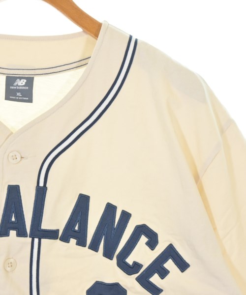 New Balance เสื้อยืด/เสื้อท็อปส์