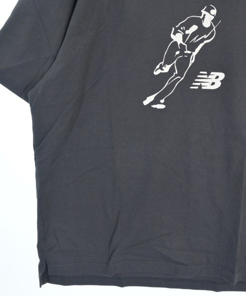 New Balance เสื้อยืด/เสื้อท็อปส์