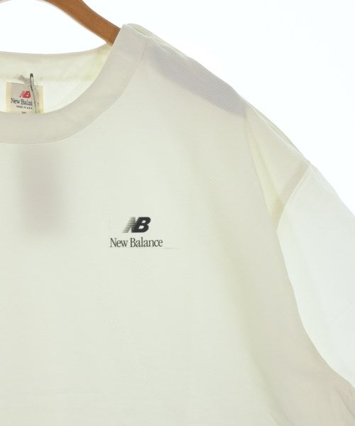New Balance เสื้อยืด/เสื้อท็อปส์