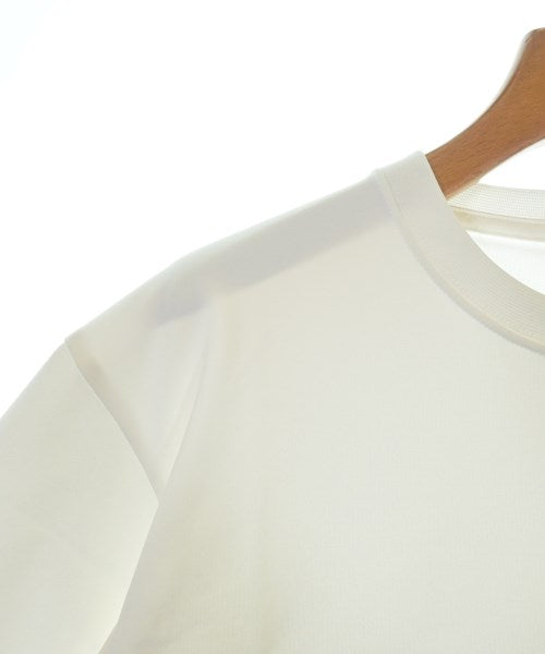 New Balance เสื้อยืด/เสื้อท็อปส์