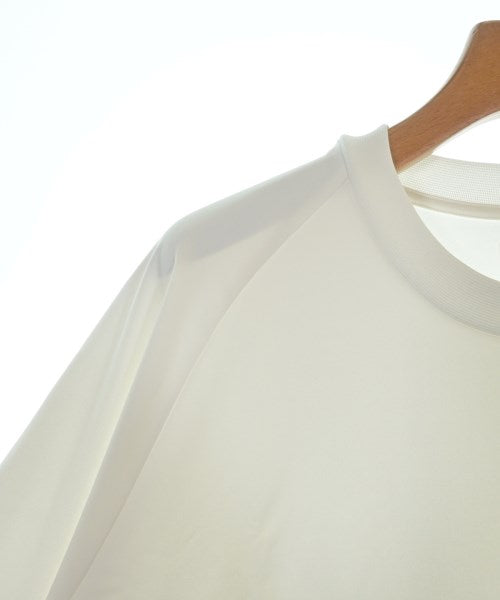 New Balance เสื้อยืด/เสื้อท็อปส์