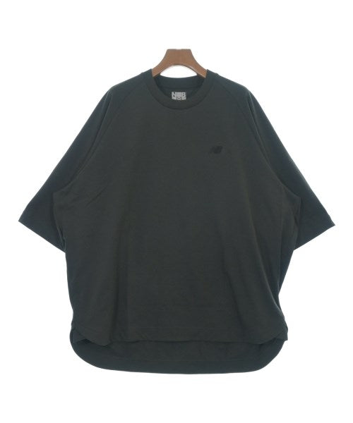 New Balance เสื้อยืด/เสื้อท็อปส์