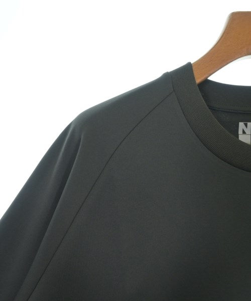 New Balance เสื้อยืด/เสื้อท็อปส์