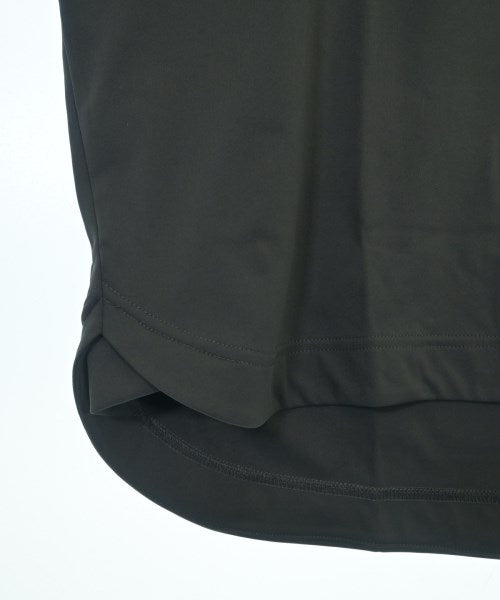 New Balance เสื้อยืด/เสื้อท็อปส์