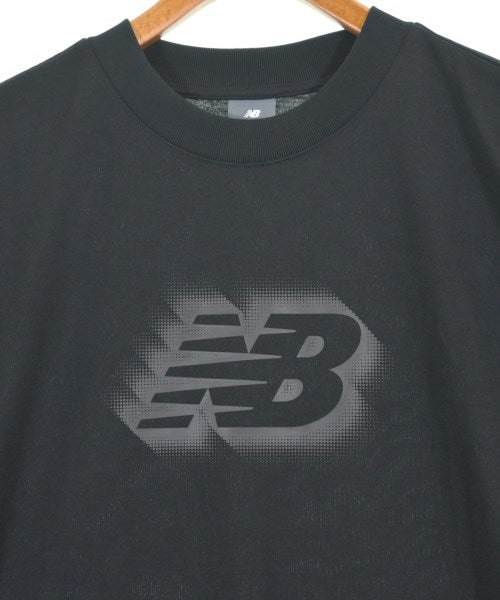 New Balance เสื้อยืด/เสื้อท็อปส์