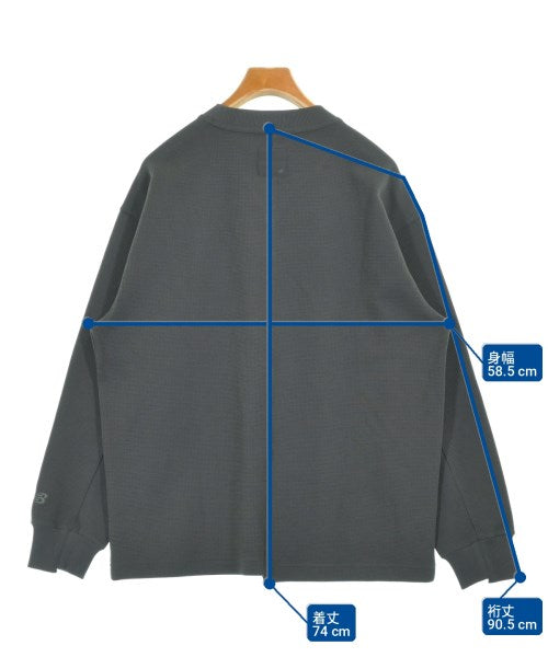 New Balance เสื้อยืด/เสื้อท็อปส์