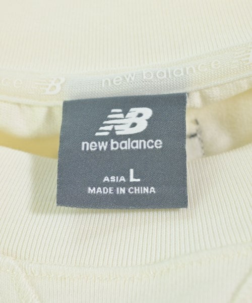 New Balance เสื้อยืด/เสื้อท็อปส์
